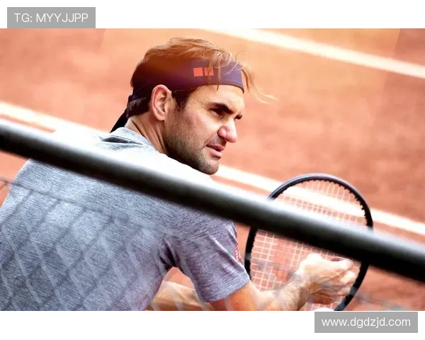 费德勒宣布退役后首度回归亮相 网球迷热议传奇之路